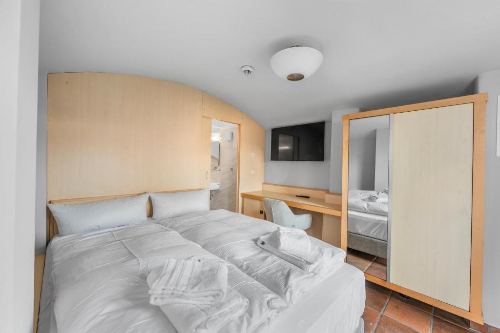 Postel nebo postele na pokoji v ubytování Hotel Friedrichstadt