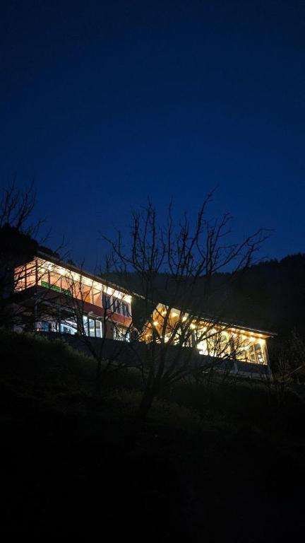 Fotografie z fotogalerie ubytování Gyani Homestay - Tirthan v destinaci Gushaini