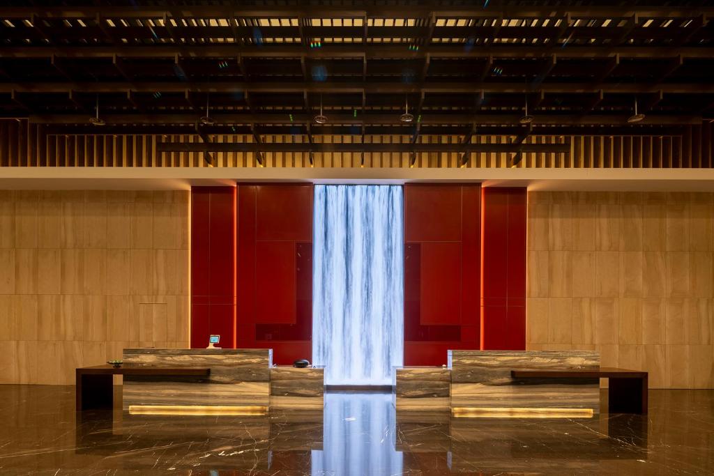 Zhengzhou East Station Longzi Lake University Area Qianna Yuanxi Hotel的休息区