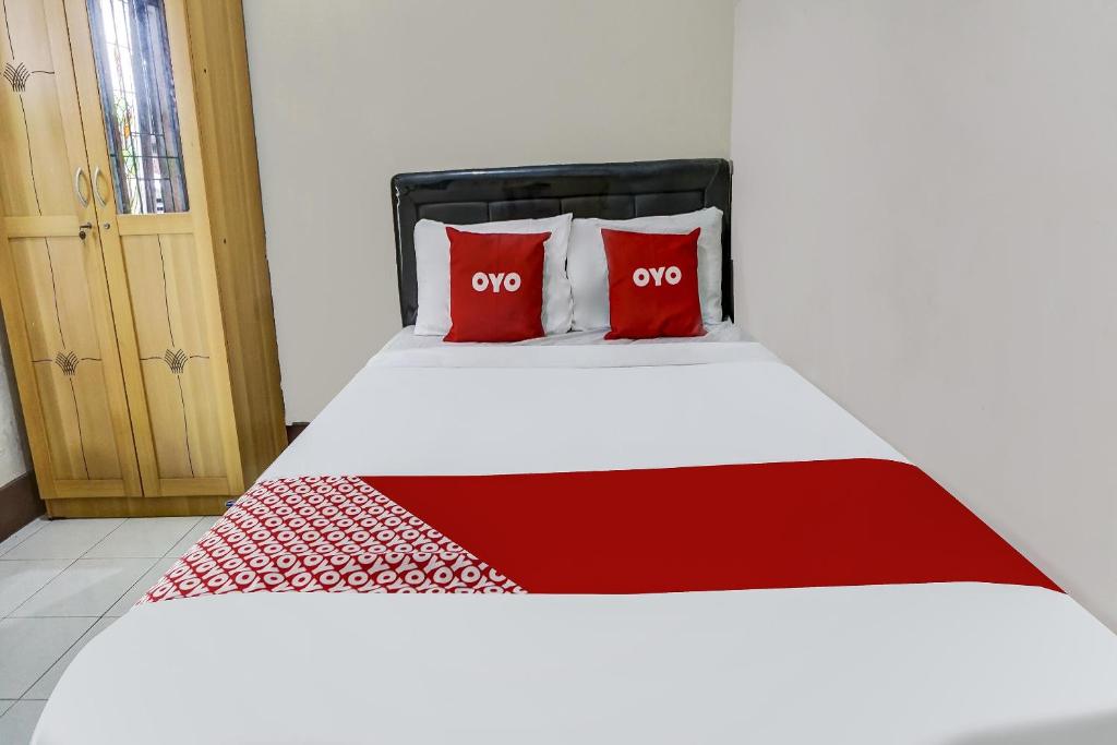Postel nebo postele na pokoji v ubytování OYO 91137 Griya Cipu Syariah Guest House
