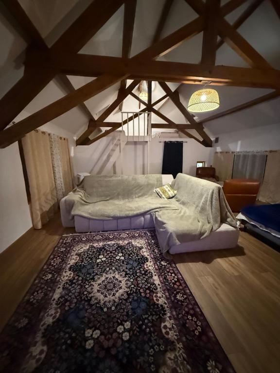 Postel nebo postele na pokoji v ubytování Chambre dans une Ecurie