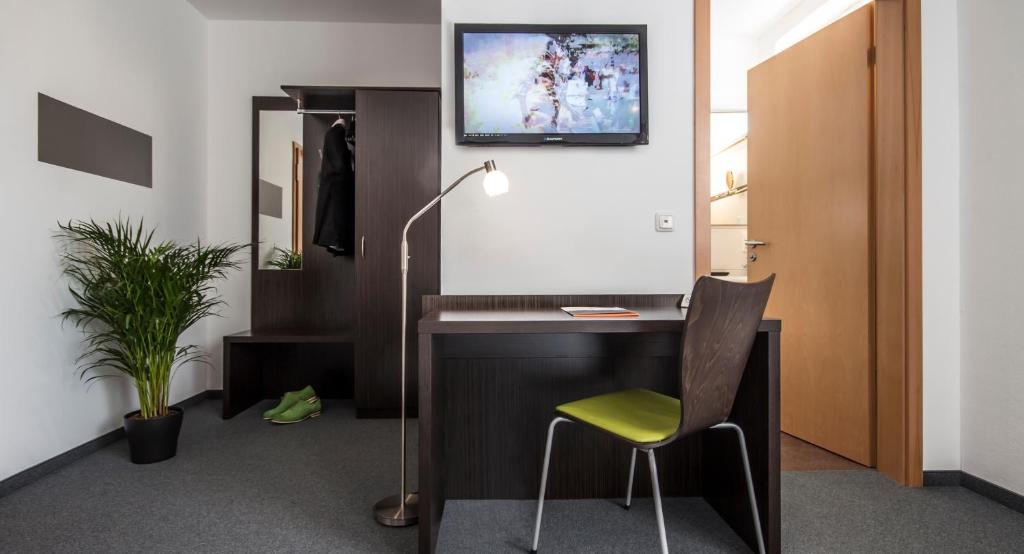 TV a/nebo společenská místnost v ubytování GS Hotel