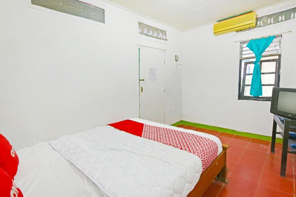 Postel nebo postele na pokoji v ubytování SPOT ON 91270 Hotel Arimbi