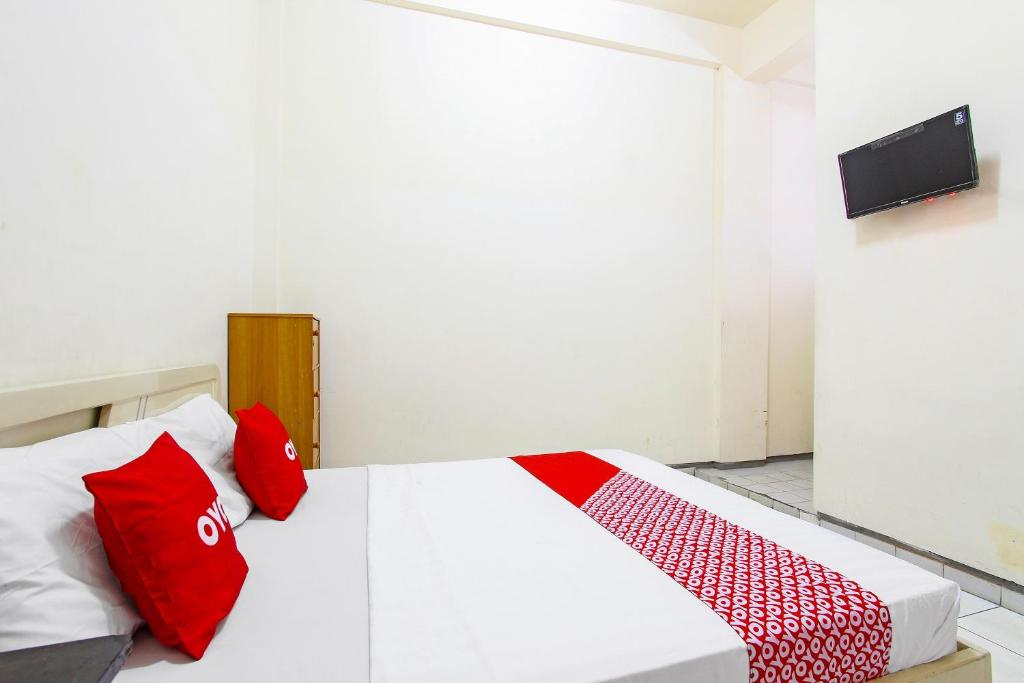 TV a/nebo společenská místnost v ubytování OYO 91354 Hotel Mutiara