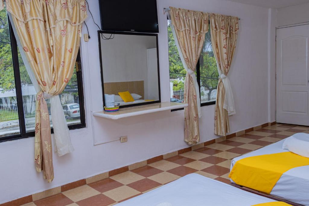 Postel nebo postele na pokoji v ubytování OYO Hotel Marías,Aeropuerto Internacional de Chetumal
