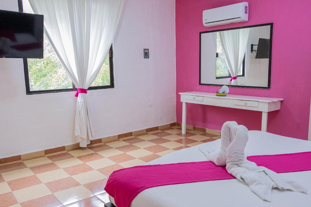 TV a/nebo společenská místnost v ubytování OYO Hotel Marías,Aeropuerto Internacional de Chetumal