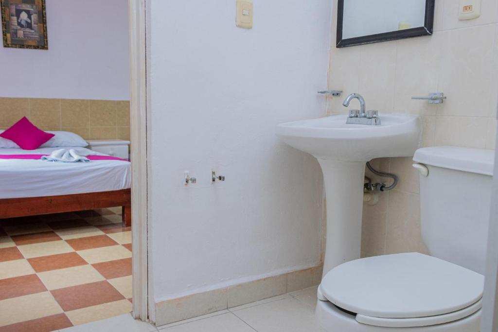 Koupelna v ubytování OYO Hotel Marías,Aeropuerto Internacional de Chetumal