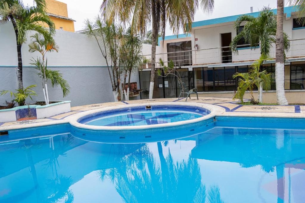 Bazén v ubytování OYO Hotel Marías,Aeropuerto Internacional de Chetumal nebo v jeho okolí
