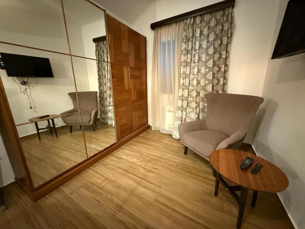 TV a/nebo společenská místnost v ubytování Forte Rose Hotel