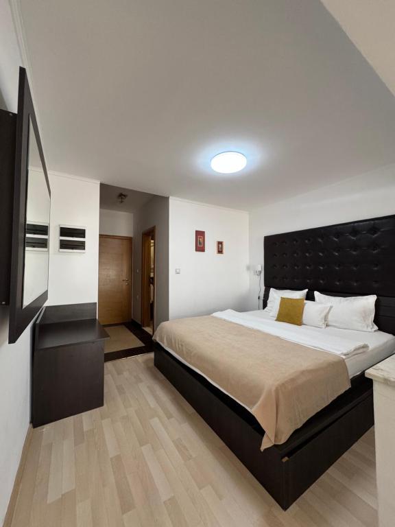 Postel nebo postele na pokoji v ubytování Hotel Freiburg