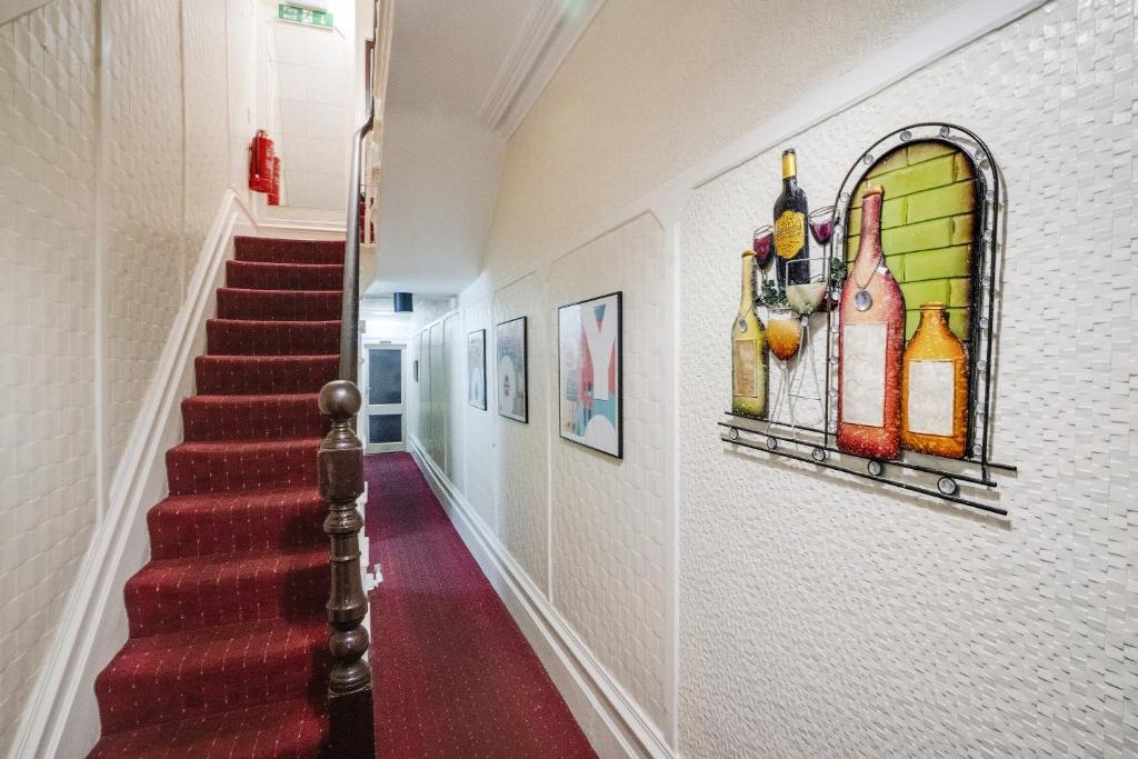 St Kildas, Blackpool Central - Resim 12