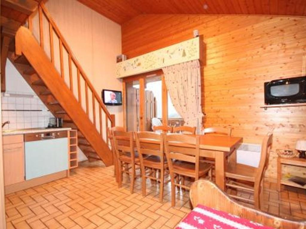 Photo de la galerie de l'établissement Charmant 3 pièces avec balcon et animaux admis à Châtel - FR-1-676-99, à Châtel