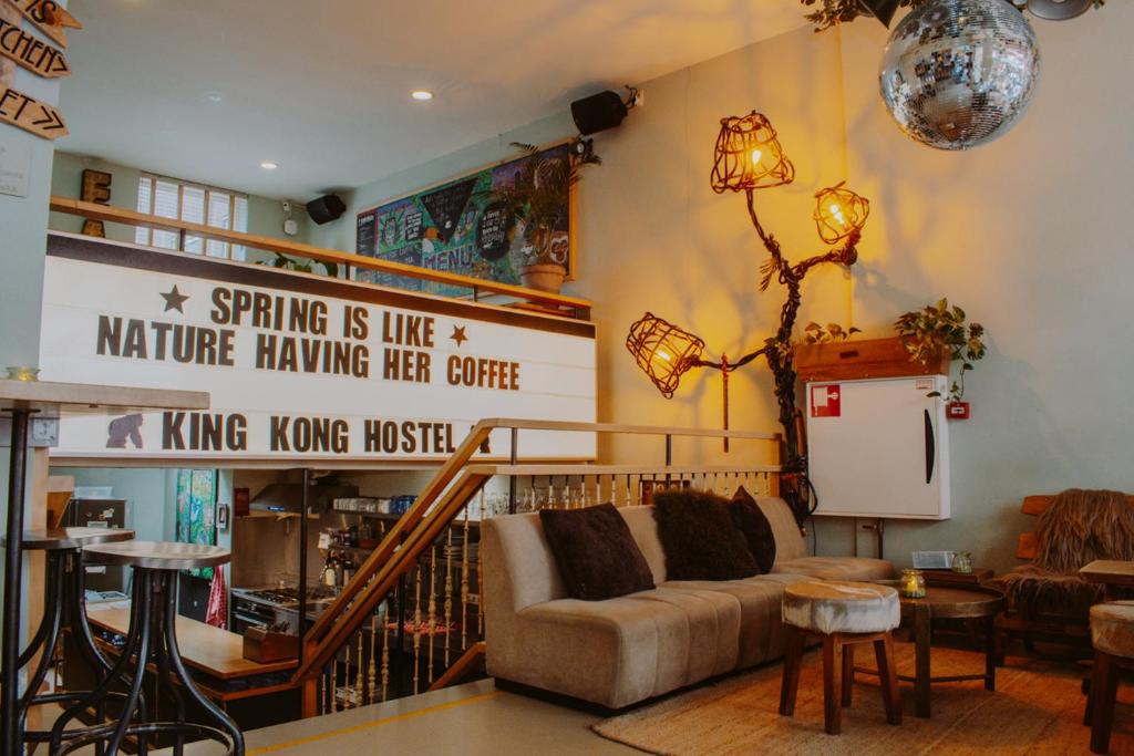 Un lugar para sentarse en King Kong Hostel