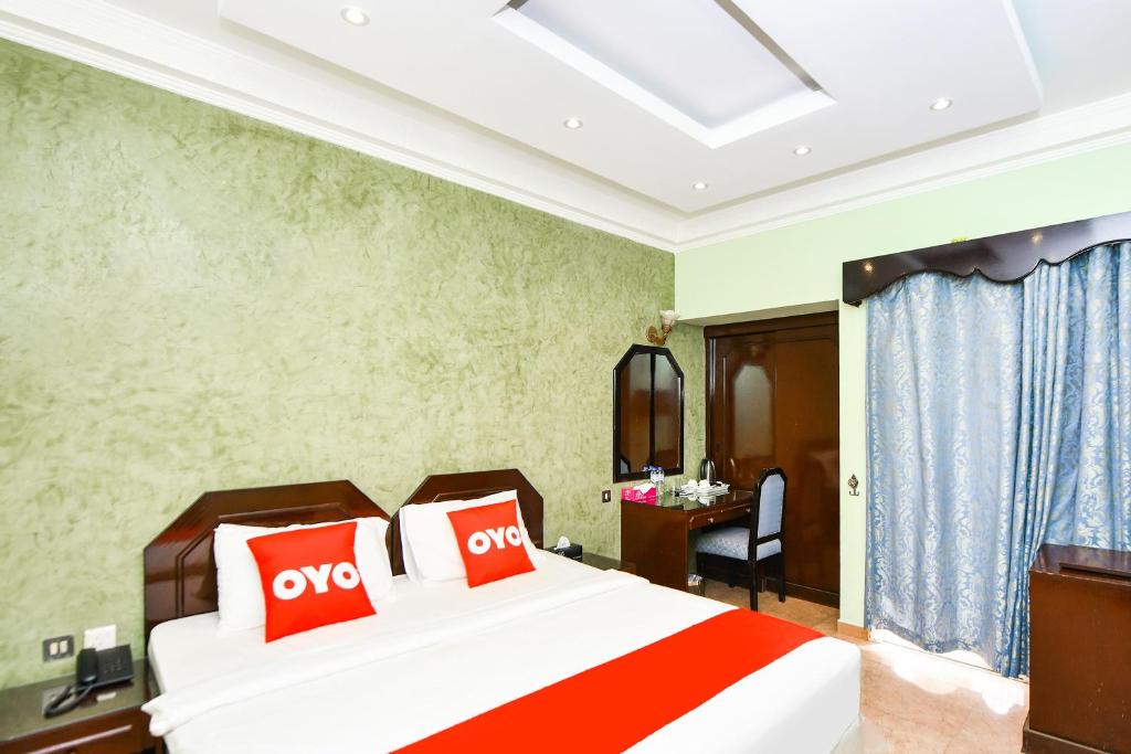 Postel nebo postele na pokoji v ubytování OYO 137 Marina Hotel