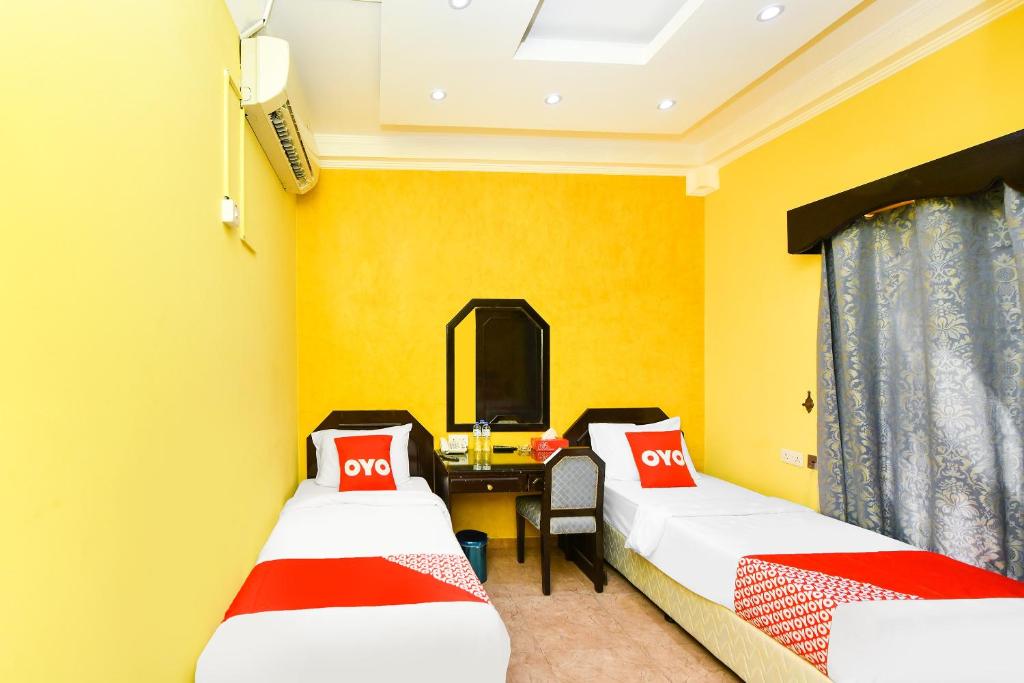 Postel nebo postele na pokoji v ubytování OYO 137 Marina Hotel