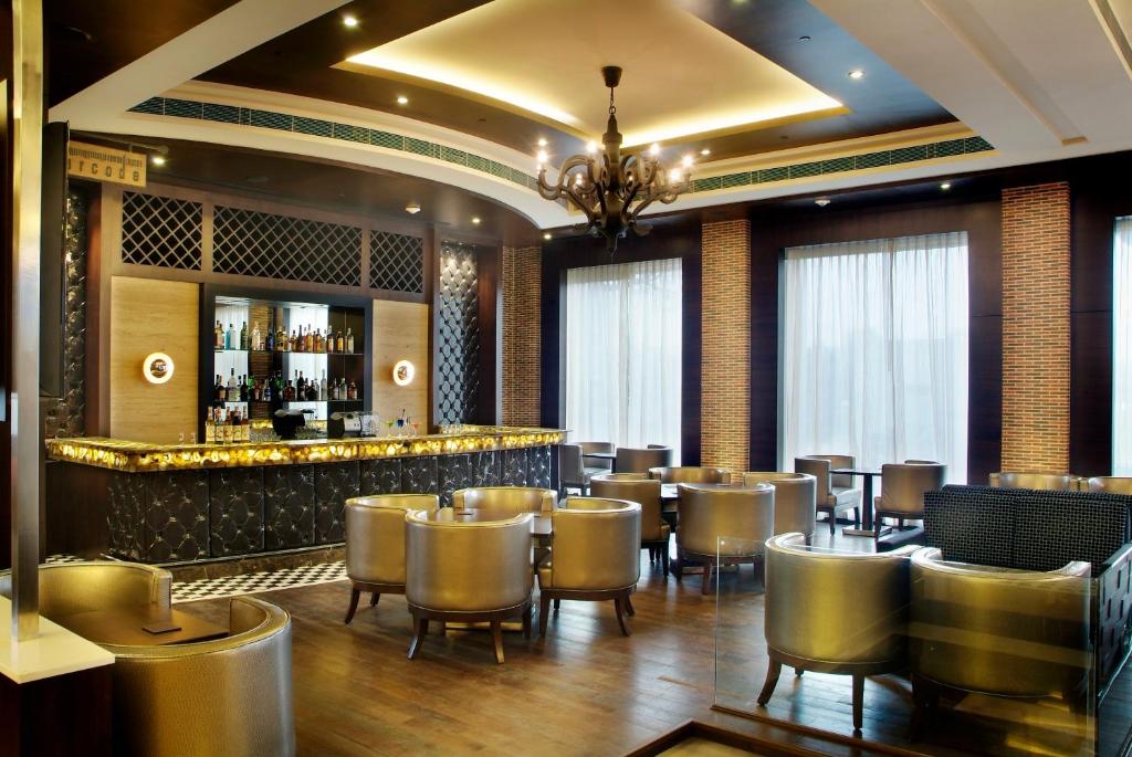 Posezení v ubytování Goldfinch Hotel Delhi NCR