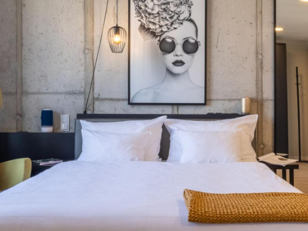 
Medium Studio with Kitchen
