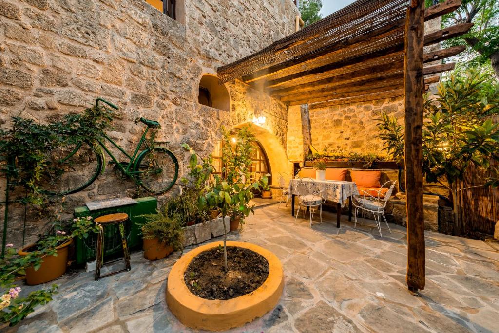 Secret Garden - Old Town - Ground Floor Apt