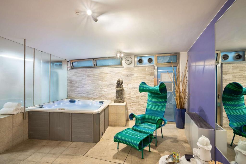 Kúpeľňa v ubytovaní Best Western Plus Executive Hotel and Suites