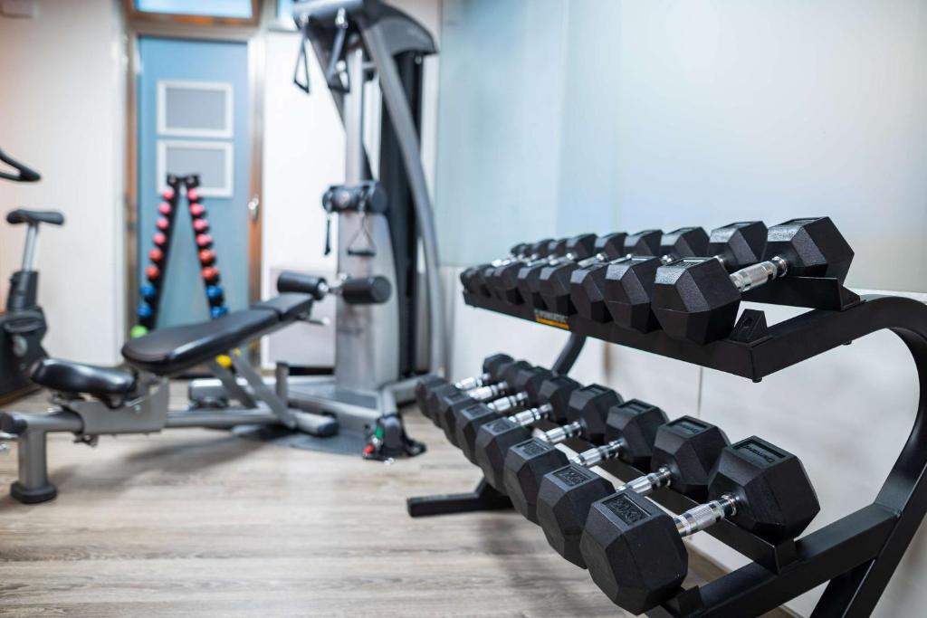 Posilňovňa alebo fitness centrum v ubytovaní Best Western Plus Executive Hotel and Suites