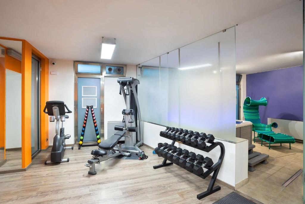 Posilňovňa alebo fitness centrum v ubytovaní Best Western Plus Executive Hotel and Suites