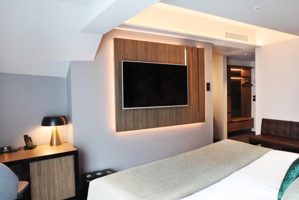 Hotel Reykjavík Saga - Resim 11