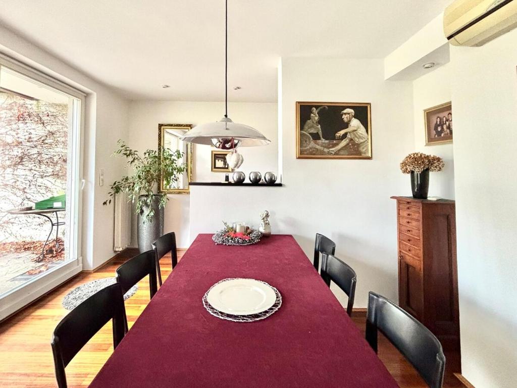 Fotografie z fotogalerie ubytování Peaceful Heartwarming Home With A Green Terrace v Mariboru