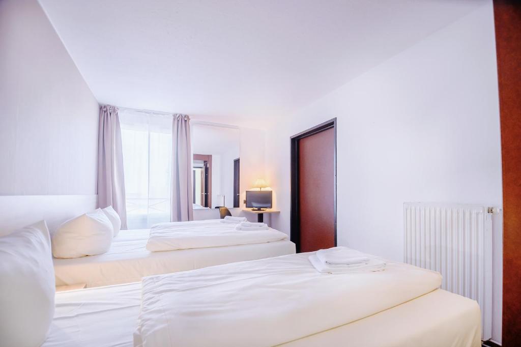 REGIOHOTEL Leipzig West - #Frühstücksbuffet #TopPreisLeistung #FreeParking #Wallbox - Triple Room
