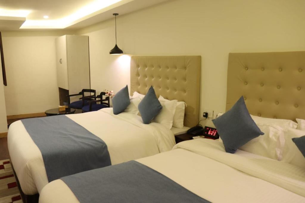 Postel nebo postele na pokoji v ubytování Satkar Hotel Kathmandu