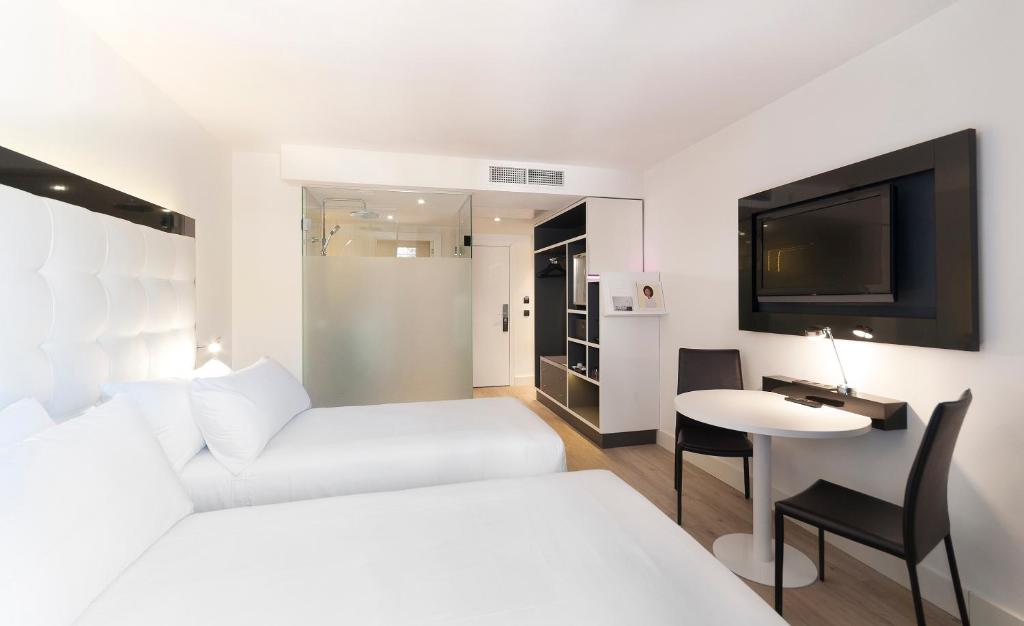 
The Innside Premium Room with City View
