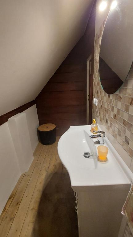 Bagno di The House Next to the Forest - LAKMAT