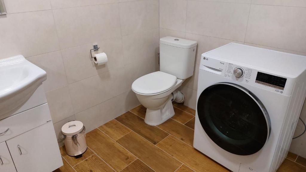 Bagno di The House Next to the Forest - LAKMAT