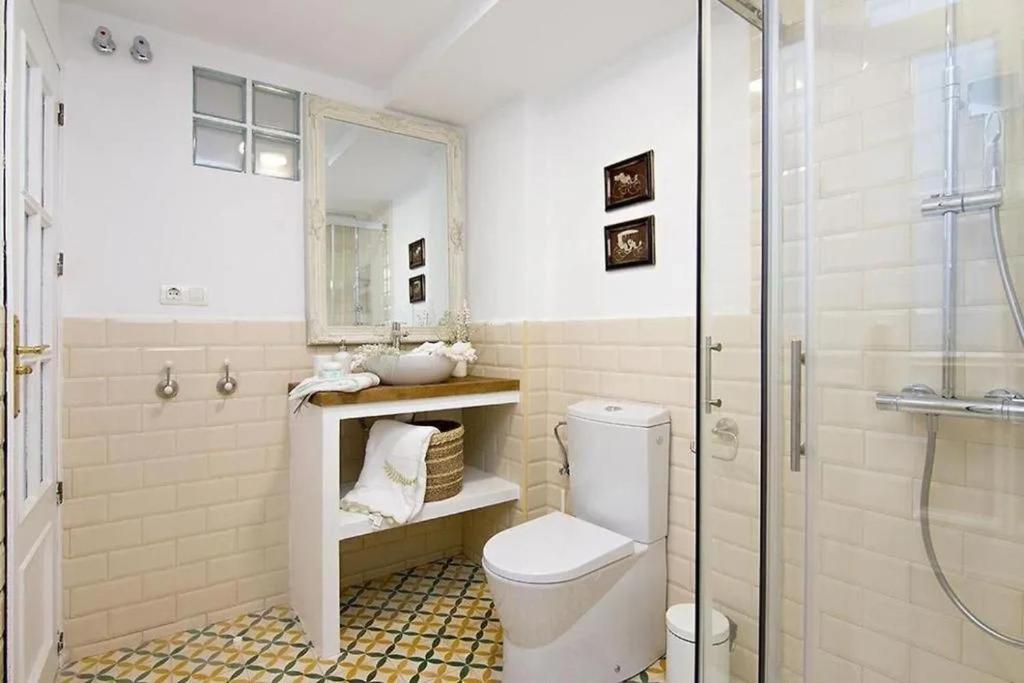 Koupelna v ubytování Apartamentos LA TONÁ Puerta Elvira centro ciudad