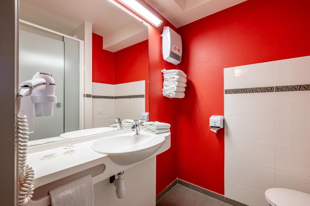 Un baño de Ace Hotel Bordeaux Cestas
