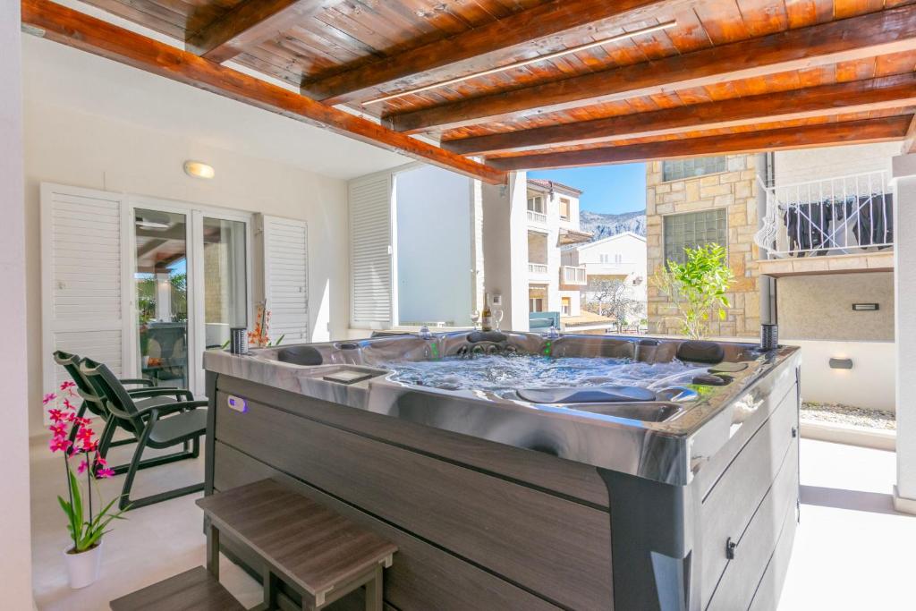a large outdoor kitchen with a large tub at Apartment Dora in Duće