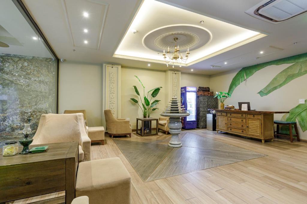 Posezení v ubytování Super OYO Capital O 1169 Le Grand Hanoi Hotel - The Charm