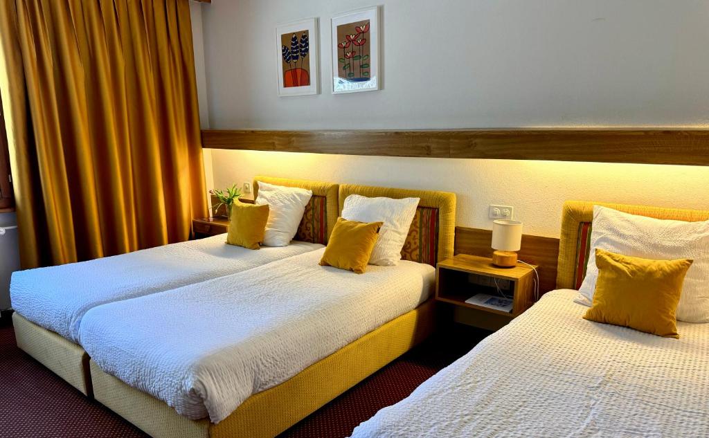 Postel nebo postele na pokoji v ubytování Hôtel de la Forêt