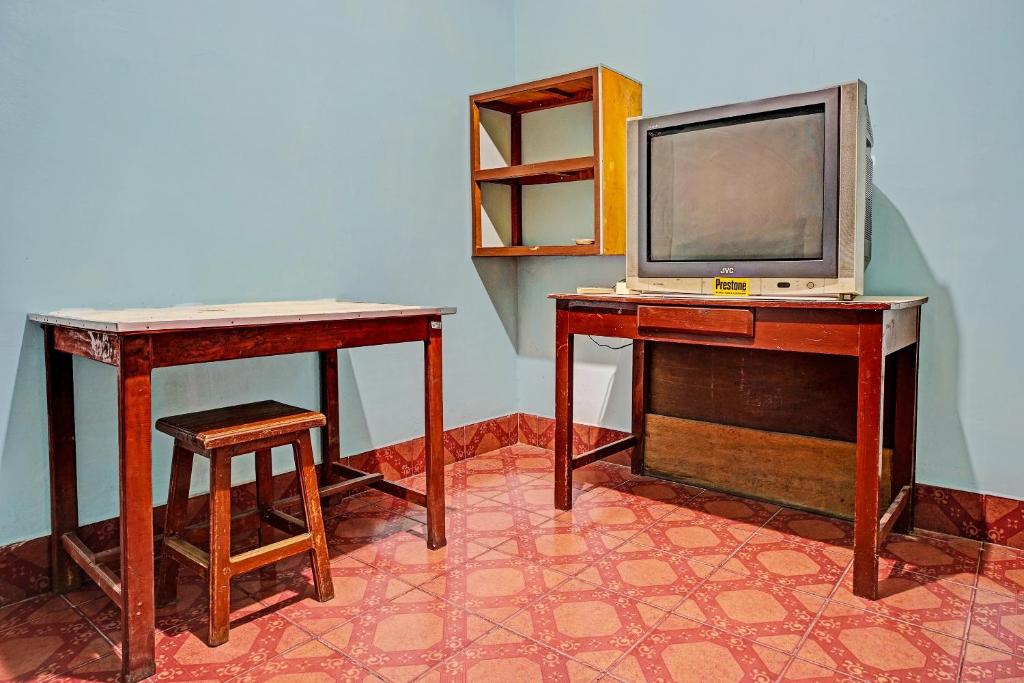 TV a/nebo společenská místnost v ubytování SPOT ON 91637 Hotel Adela