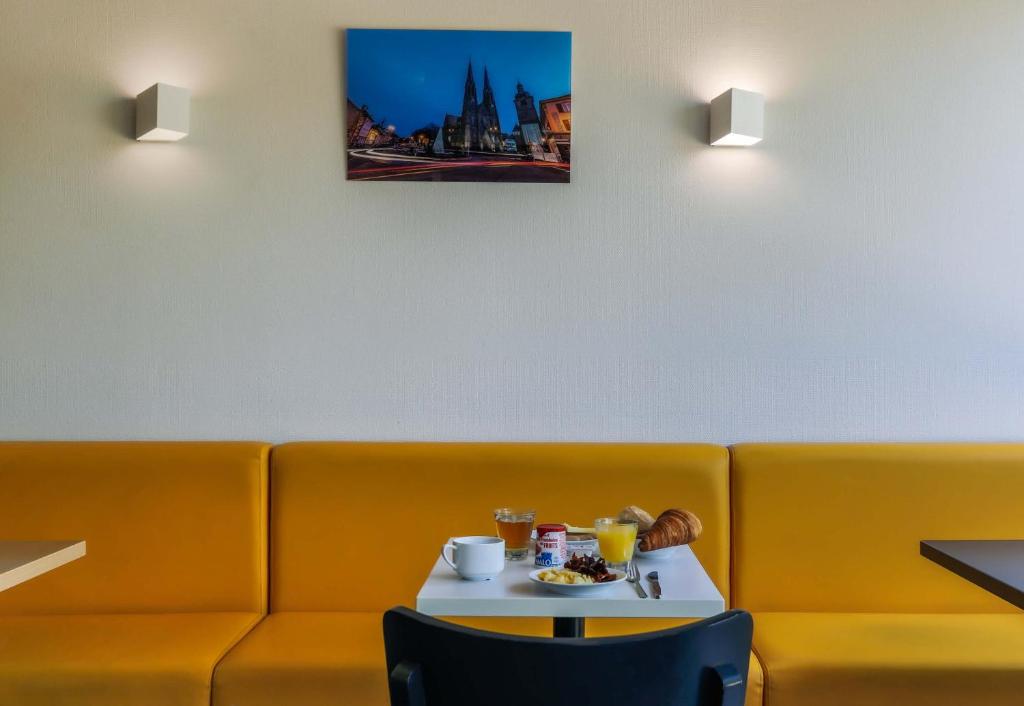 Posezení v ubytování B&B HOTEL Freyming-Merlebach