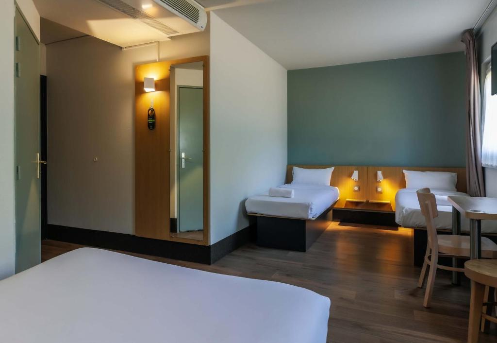 Postel nebo postele na pokoji v ubytování B&B HOTEL Freyming-Merlebach