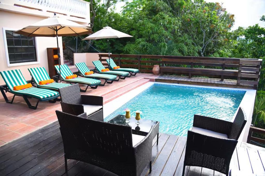 Bazén v ubytování Spice Bay Suites nebo v jeho okolí