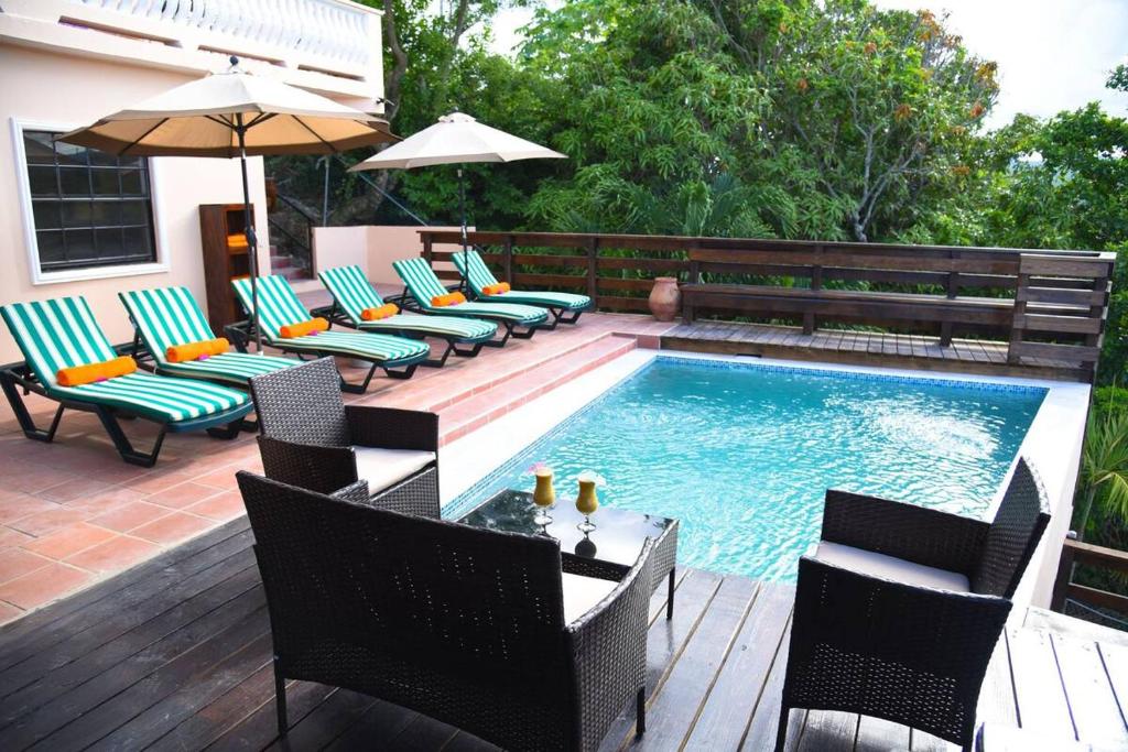 Bazén v ubytování Spice Bay Suites nebo v jeho okolí