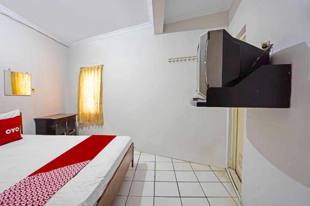 TV a/nebo společenská místnost v ubytování OYO 91710 Hotel Anugerah