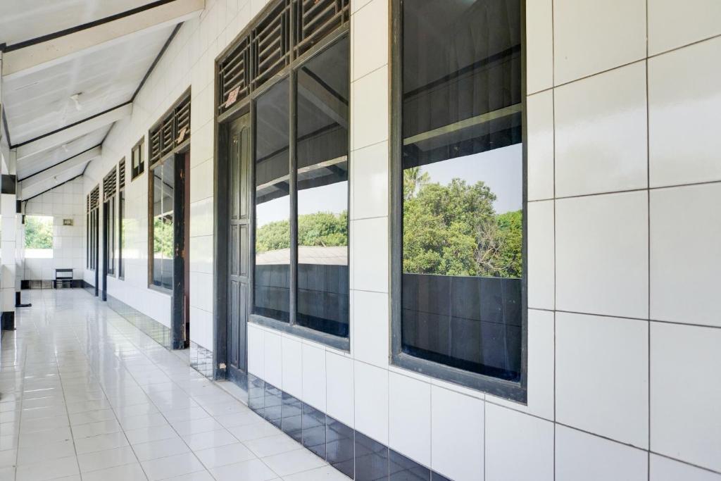 Fotografie z fotogalerie ubytování SPOT ON 91797 Mutiara Guest House v destinaci Karawang