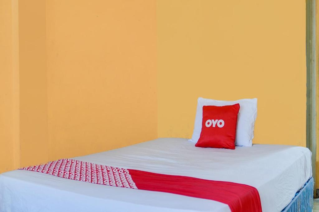 Postel nebo postele na pokoji v ubytování SPOT ON 91797 Mutiara Guest House