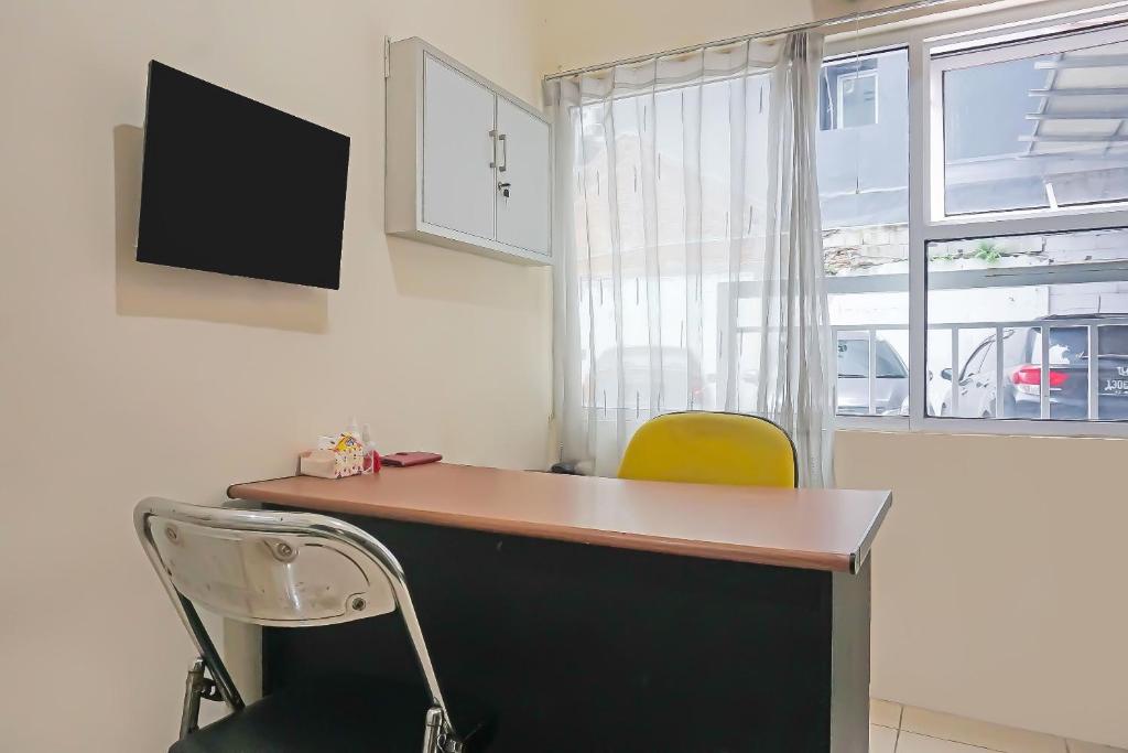 TV a/nebo společenská místnost v ubytování Super OYO Capital O 91790 S1 Residence