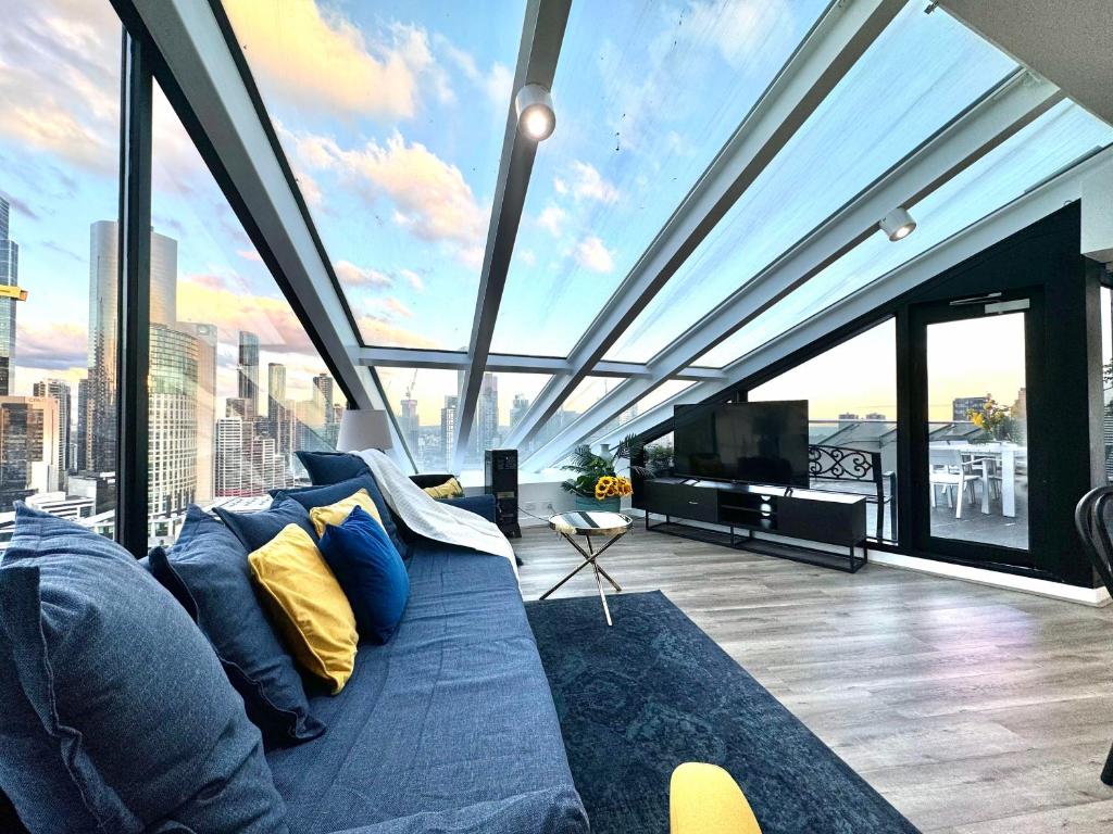 -Melbounre Spaceship Penthouse- ONE OF A KIND VIEW#Aura27, Melbourne ...