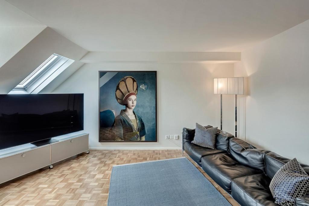 Prime apartment with designer furniture in district 4