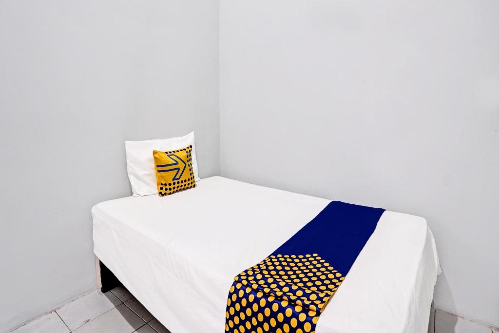Postel nebo postele na pokoji v ubytování OYO 91891 B41m Residence Syariah