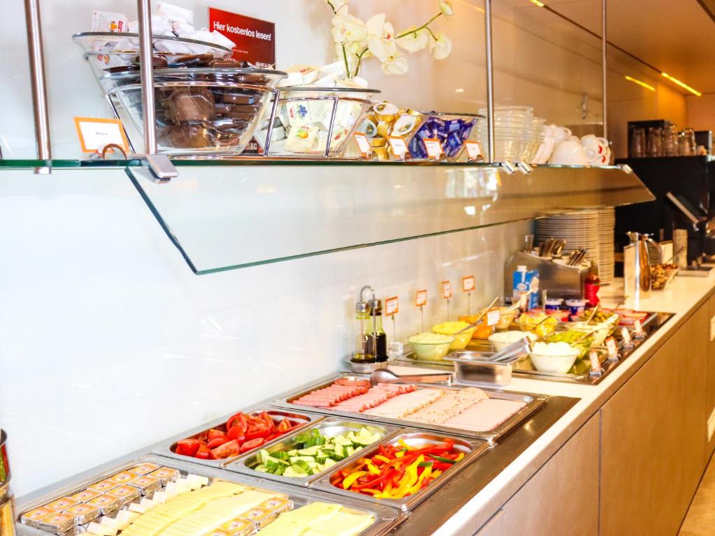 Simm's Hotel - cityhotel next to Metro U3 - Resim 14